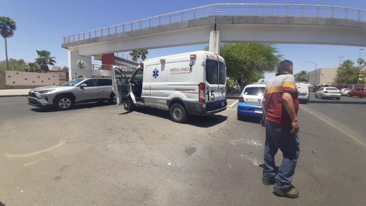 Ambulancia sufre choque con paciente a bordo en Hermosillo