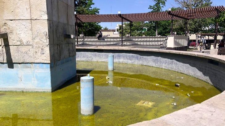 Aguas verdes regresan a la fuente del Jardín Juárez