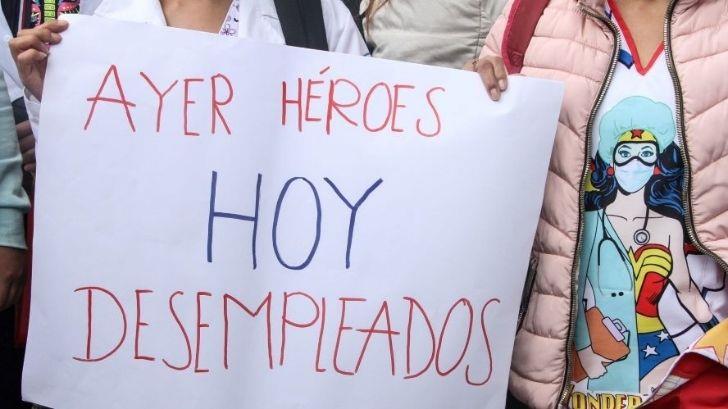 Ayer éramos héroes, hoy desempleados, médicos a López Obrador