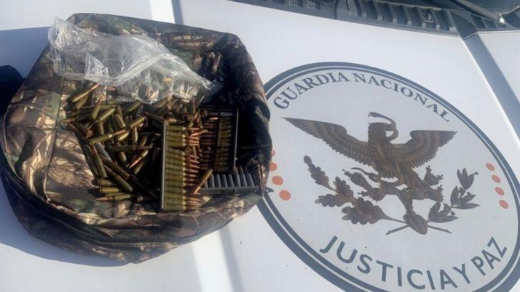 Guardia Nacional asegura droga y cartuchos útiles en carretera de Nogales