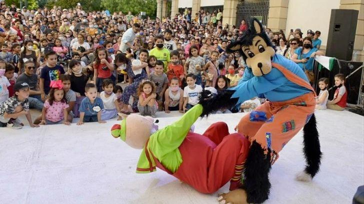Fiestas del Pitic 2022: niños y niñas se divierten con Los Tres Cochinitos y el Lobo Feroz
