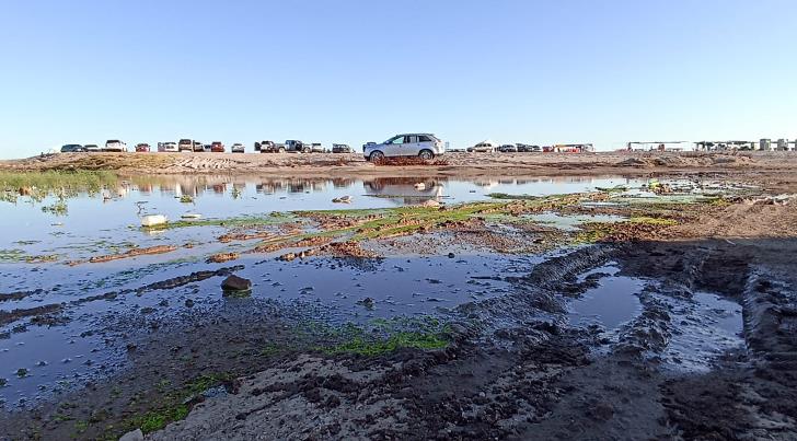 Estancamiento de aguas negras ensucia la Playa San Francisco