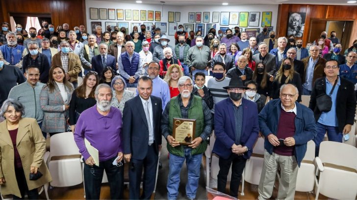 Con 61 años de docencia, Vicente Carrión celebra el Día del Maestro