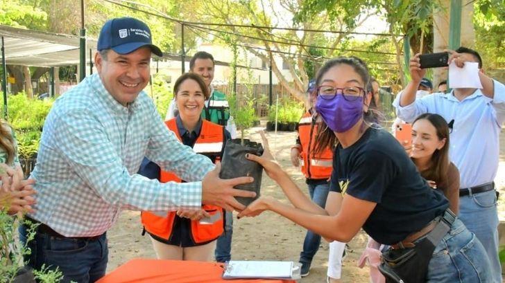 Vivero Municipal entrega 500 árboles a familias hermosillenses