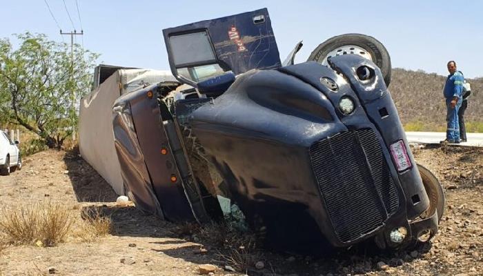 Vuelca tráiler en la carretera Ciudad Obregón-Guaymas