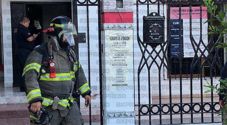 Bomberos atienden conato de incendio en el Registro Civil