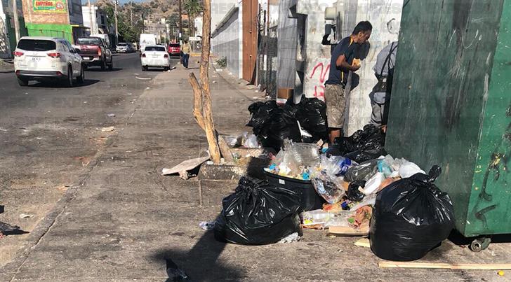 Causa problemas la basura de un comercio en el Centro de Hermosillo