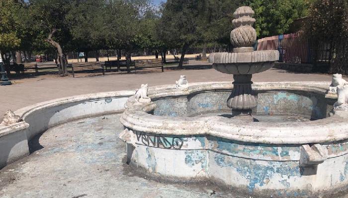En estado de abandono se encuentra la fuente del parque El Mundito