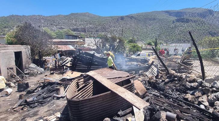 Mueren dos niños tras incendiarse su casa en Nuevo León; jugaban con un encendedor