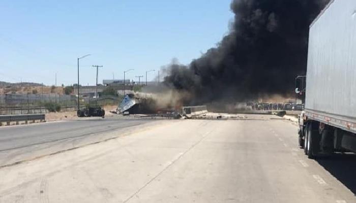 Chofer de tractocamión incinerado en Nogales se quedó dormido al volante