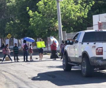 Padres y alumnos toman calles por falta de electricidad en primaria Lázaro Cárdenas