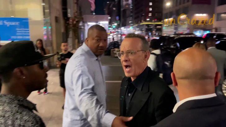 Tom Hanks se enfurece con multitud de fans en Nueva York