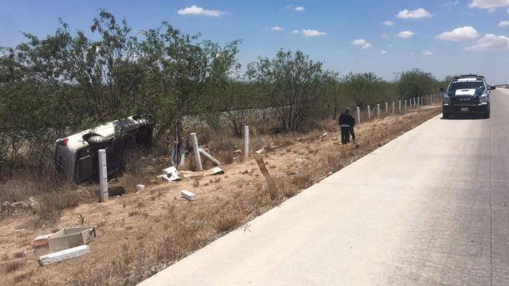 Se le revienta un neumático y vuelca en la Mochis-Navojoa