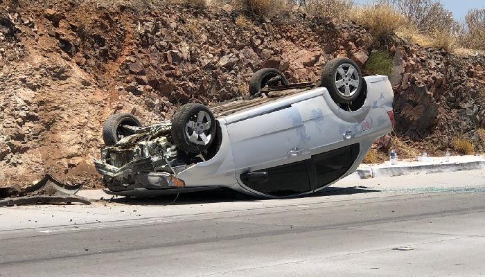 Volcamiento en carretera Hermosillo-Guaymas deja dos mujeres lesionadas